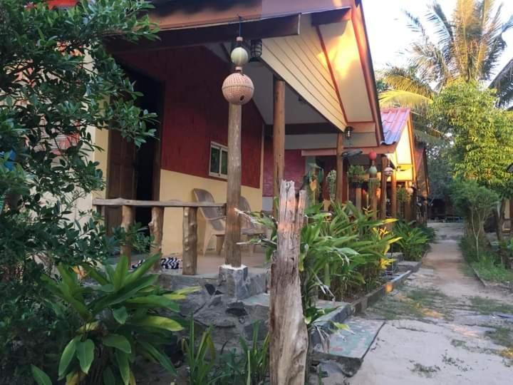 ホテル Relax Beach House Ko Lanta エクステリア 写真