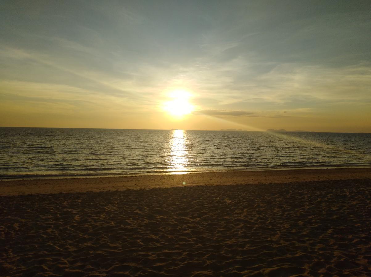 ホテル Relax Beach House Ko Lanta エクステリア 写真