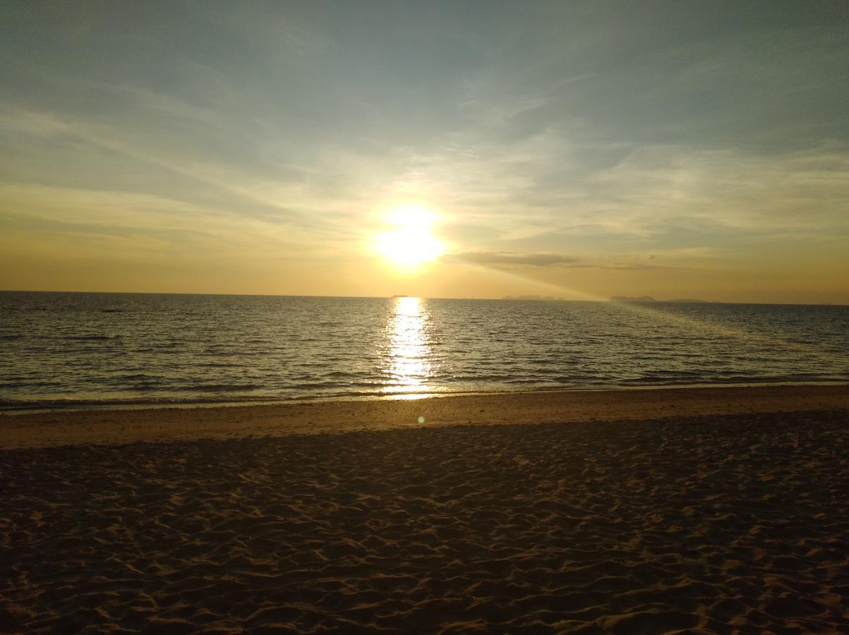 Relax Beach House Ko Lanta エクステリア 写真